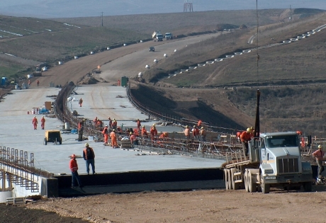 Bechtel pleacă, „craterele” guvernărilor de dreapta rămân
