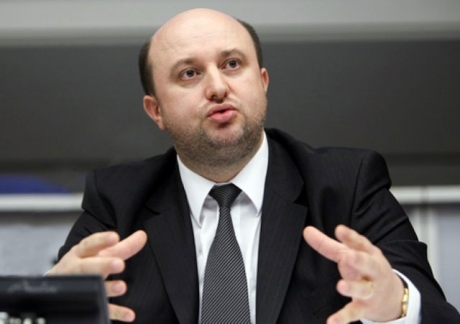 Chiţoiu se crede mai deştept decât Isărescu