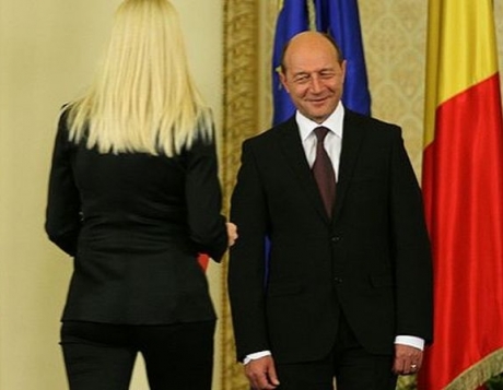 Elena Udrea și-a făcut bagajele pentru plecarea din PDL