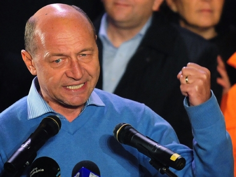 Băsescu face din nou declaraţii cu tentă discriminatorie, misogină şi rasistă