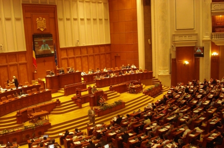 Cine a trădat pe cine în votul privind avizul referendumului. PSD și PNL au pacălit presa