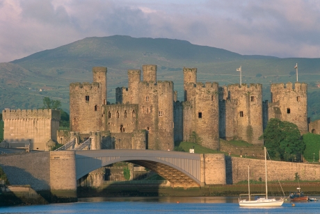 http://www.obiectiv.info/admin/media/image/201310/w460/conwy-castle_74970900.jpg